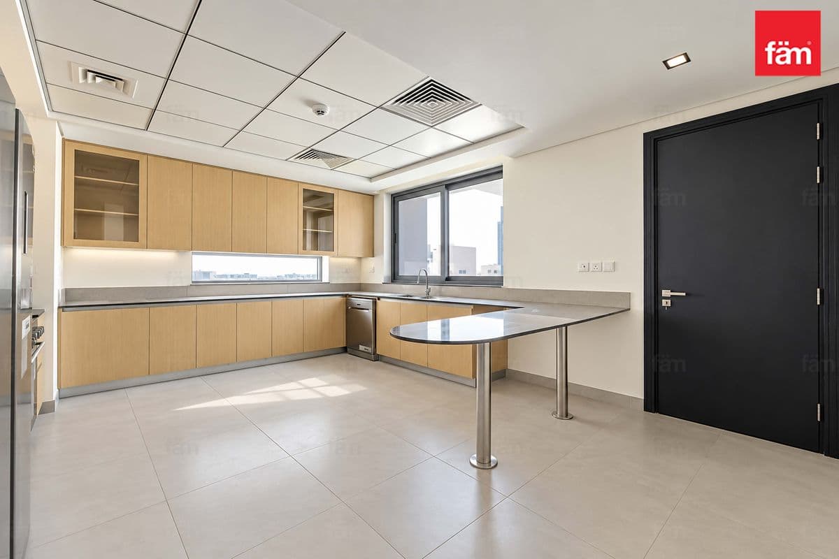 4 bedroom townhouse in Gardenia Townhomes at Wasl Gate, photograph 11 of 20