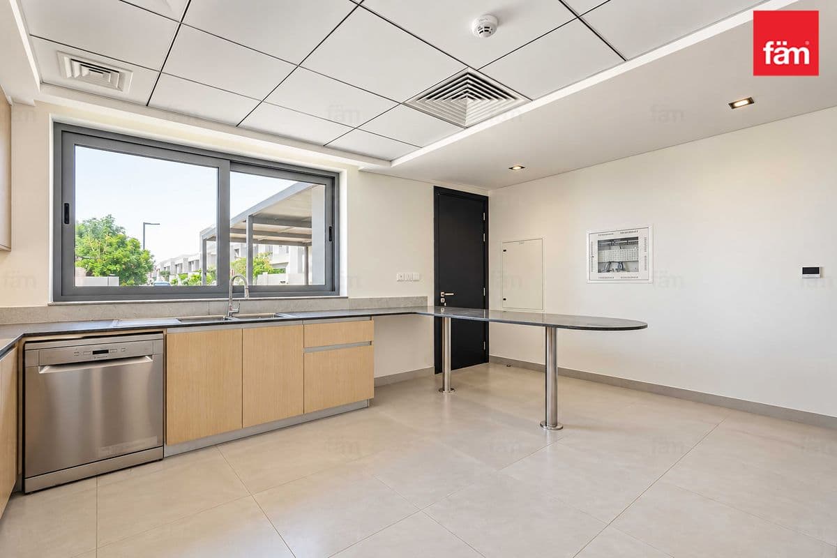 4 bedroom townhouse in Gardenia Townhomes at Wasl Gate, photograph 18 of 20