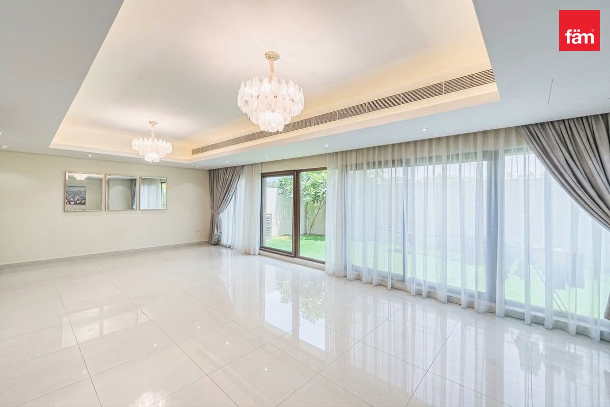 4 bedroom townhouse in Grand Views, photograph 1 of 14