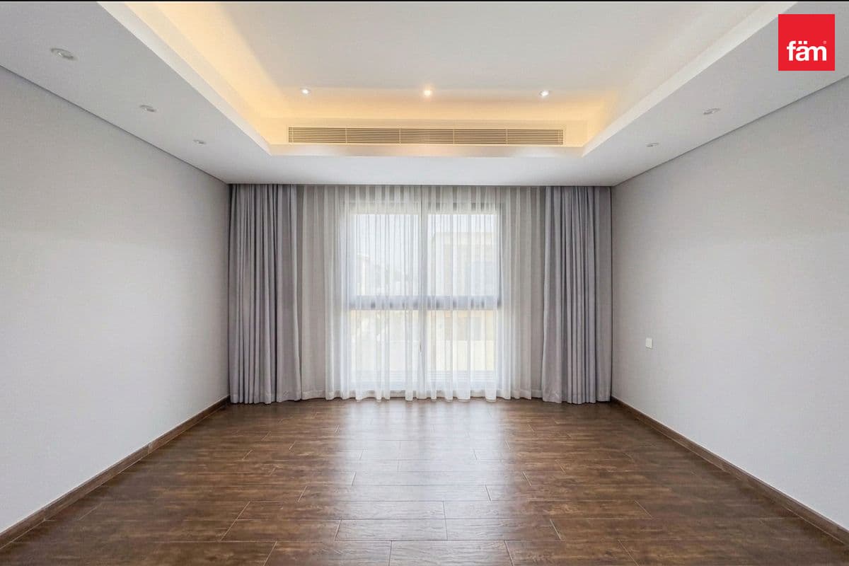 4 bedroom townhouse in Grand Views, photograph 8 of 14