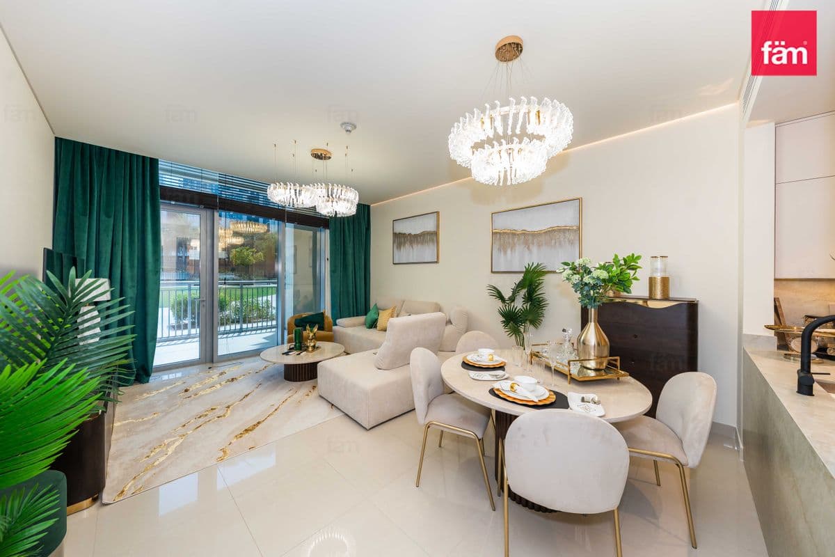 3 bedroom townhouse in Harbour Views Podium, photograph 1 of 20