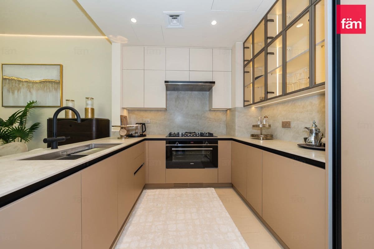 3 bedroom townhouse in Harbour Views Podium, photograph 5 of 20
