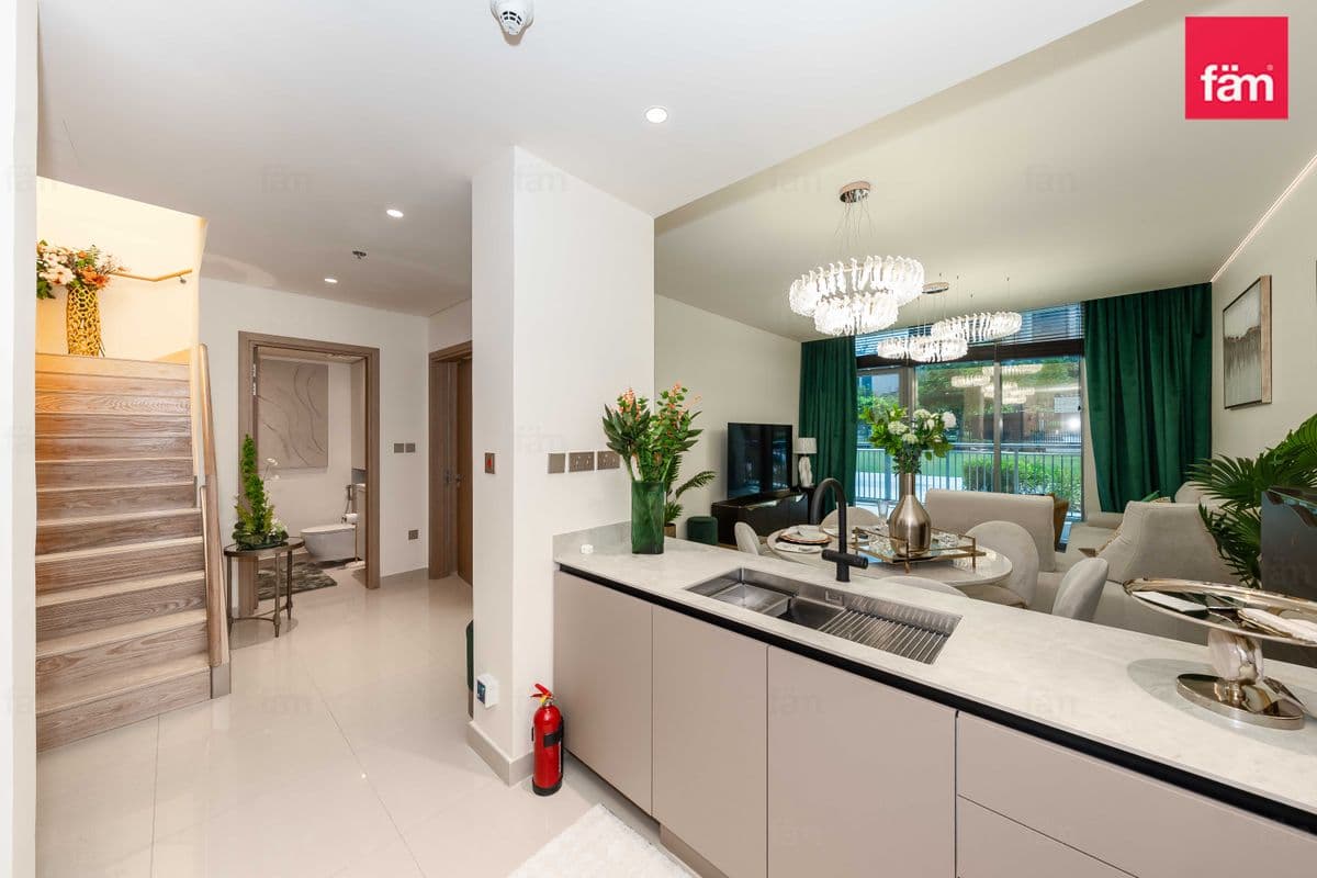 3 bedroom townhouse in Harbour Views Podium, photograph 4 of 20