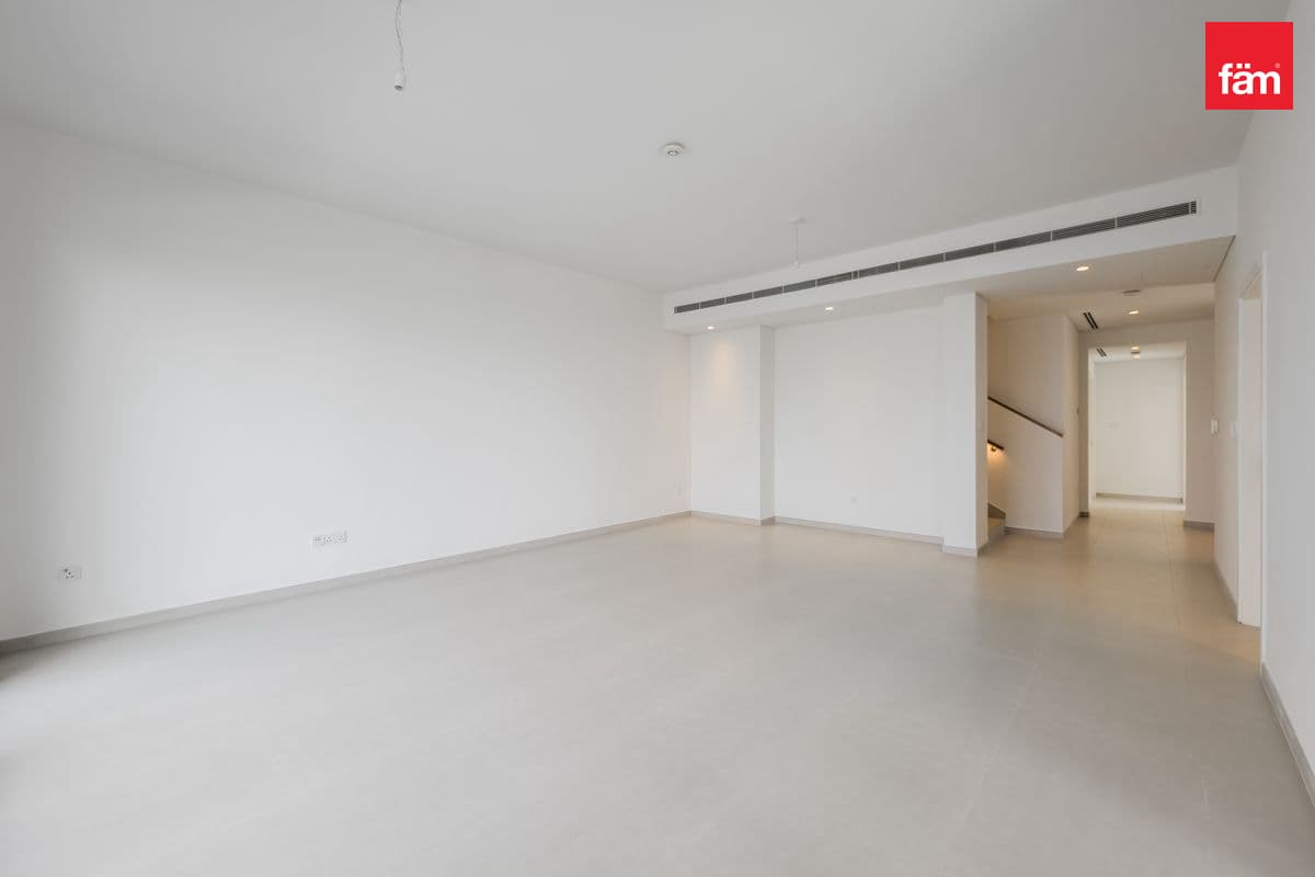 4 bedroom townhouse in Jebel Ali Village Townhouses - Phase 3, photograph 6 of 20