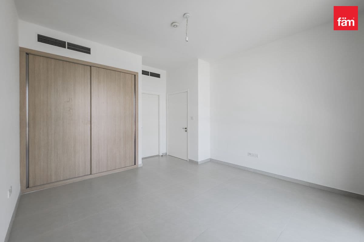 4 bedroom townhouse in Jebel Ali Village Townhouses - Phase 3, photograph 12 of 20