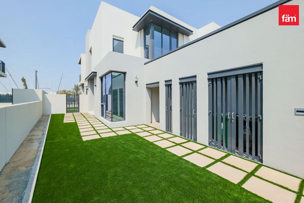 4 bedroom townhouse in Jebel Ali Village Townhouses - Phase 3, photograph 4 of 20