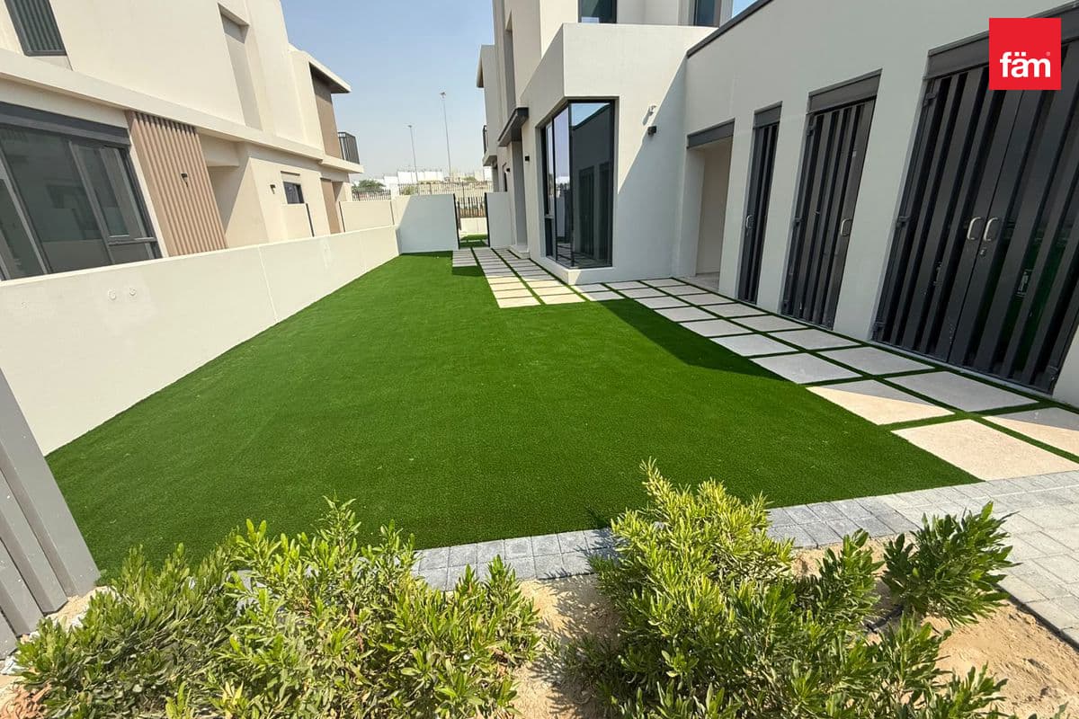 4 bedroom townhouse in Jebel Ali Village Townhouses - Phase 3, photograph 7 of 20
