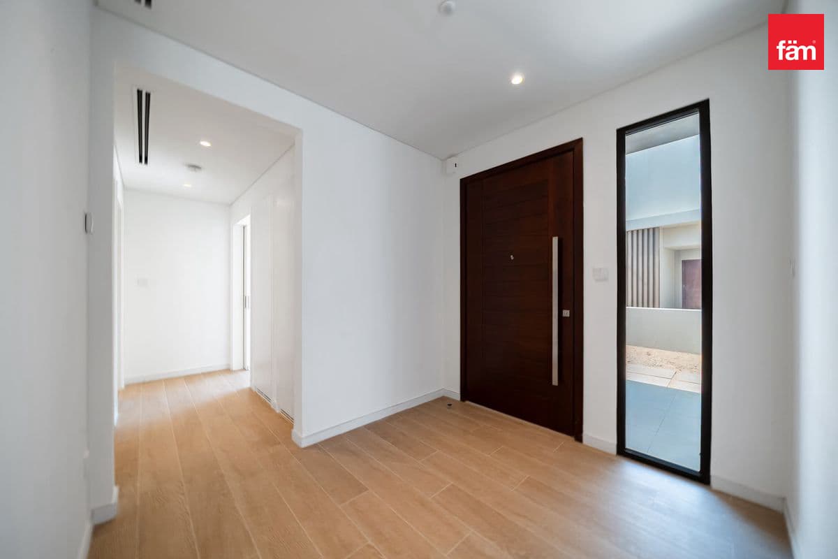 4 bedroom townhouse in Jebel Ali Village Townhouses - Phase 3, photograph 4 of 20