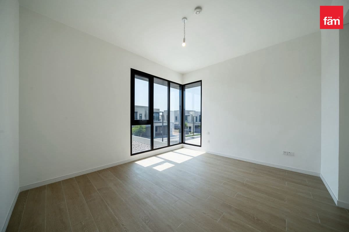 4 bedroom townhouse in Jebel Ali Village Townhouses - Phase 3, photograph 12 of 20