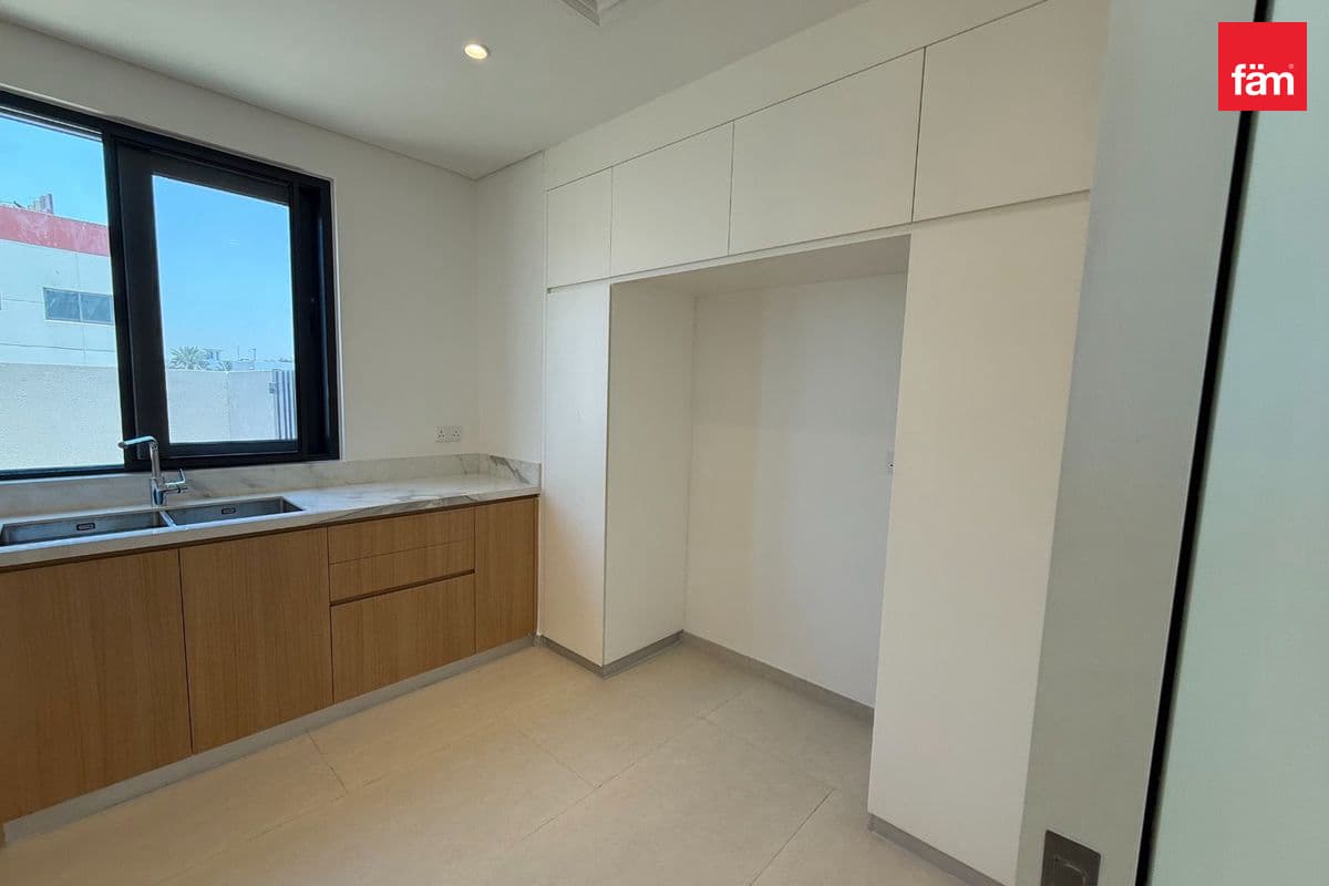 4 bedroom townhouse in Jebel Ali Village Townhouses - Phase 3, photograph 10 of 20