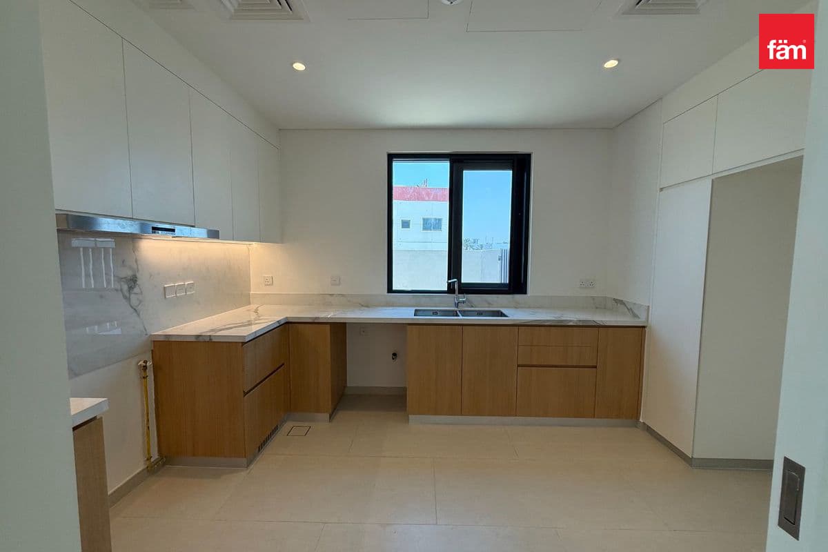 4 bedroom townhouse in Jebel Ali Village Townhouses - Phase 3, photograph 8 of 20