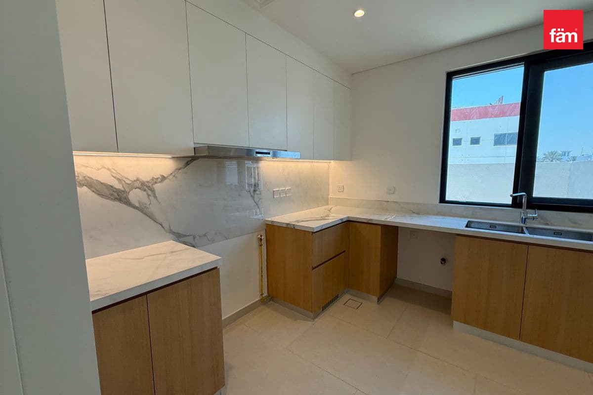 4 bedroom townhouse in Jebel Ali Village Townhouses - Phase 3, photograph 6 of 20