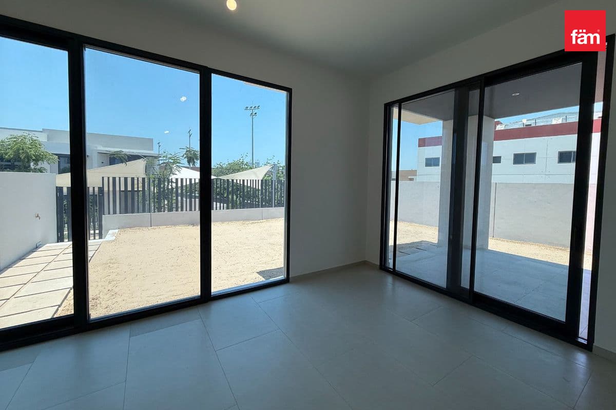 4 bedroom townhouse in Jebel Ali Village Townhouses - Phase 3, photograph 5 of 20