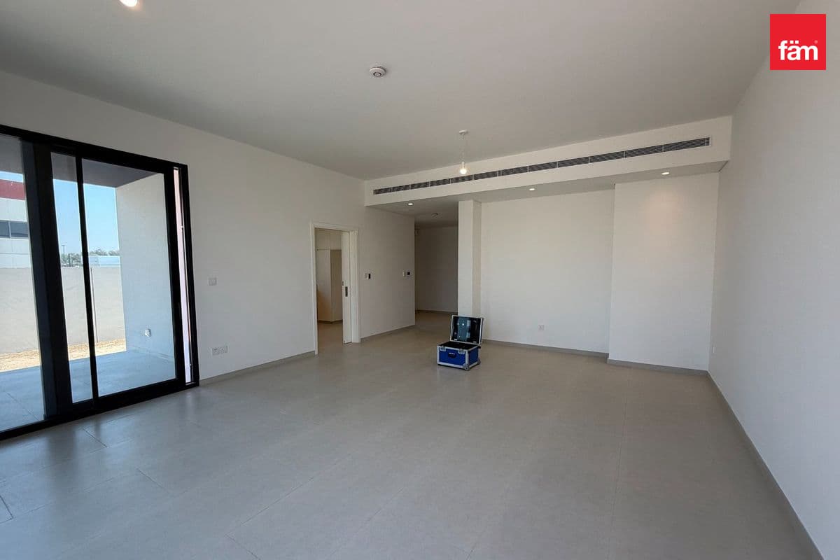4 bedroom townhouse in Jebel Ali Village Townhouses - Phase 3, photograph 7 of 20