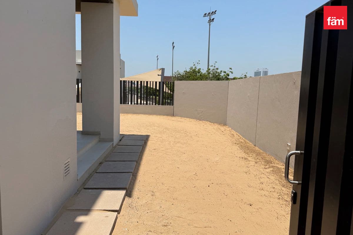 4 bedroom townhouse in Jebel Ali Village Townhouses - Phase 3, photograph 12 of 20
