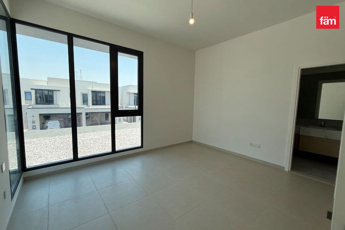 4 bedroom townhouse in Jebel Ali Village Townhouses - Phase 3, photograph 9 of 20