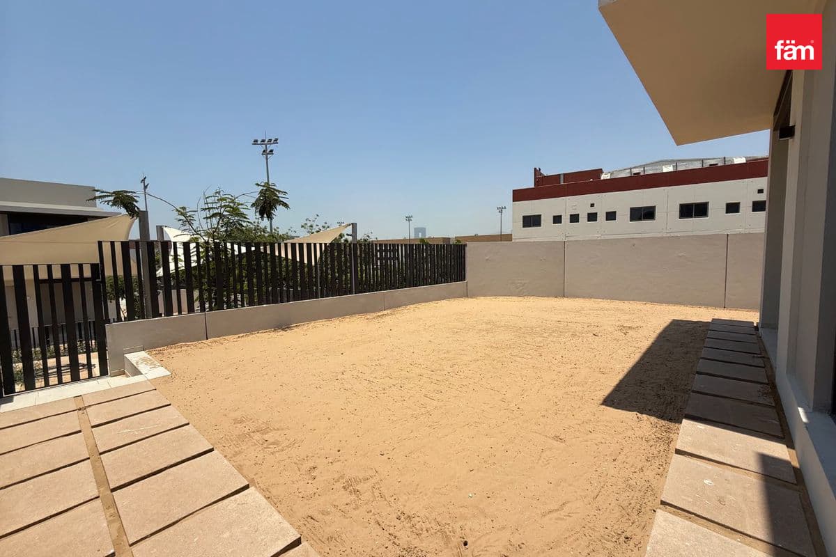 4 bedroom townhouse in Jebel Ali Village Townhouses - Phase 3, photograph 1 of 20