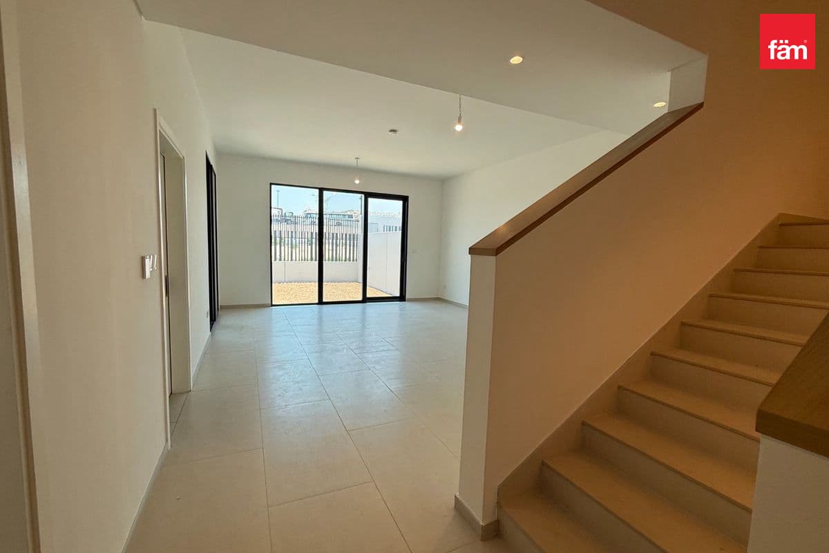 4 bedroom townhouse in Jebel Ali Village Townhouses - Phase 3, photograph 10 of 20