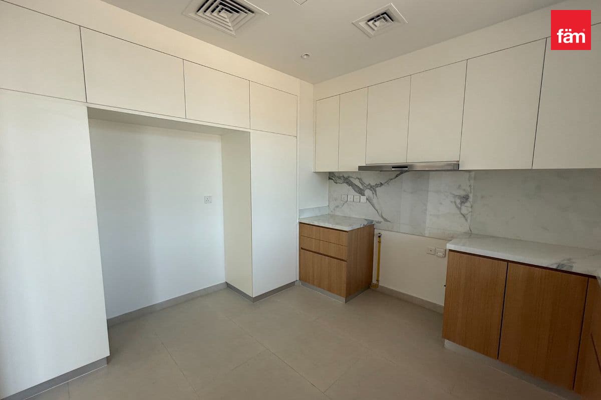 4 bedroom townhouse in Jebel Ali Village Townhouses - Phase 3, photograph 6 of 20