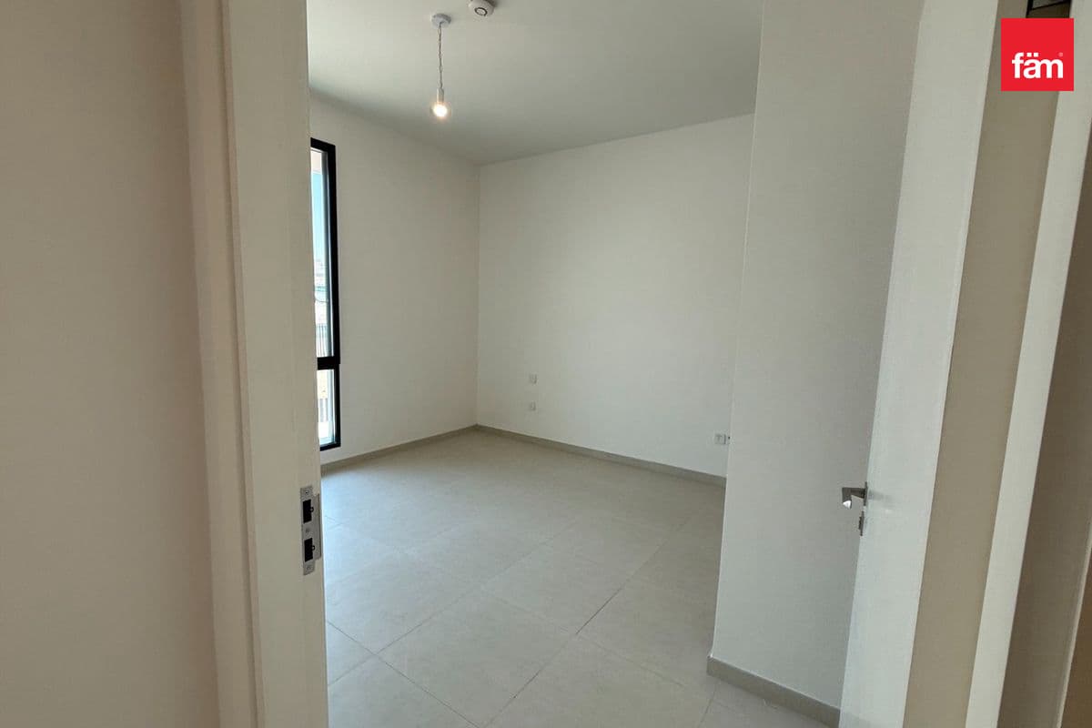 4 bedroom townhouse in Jebel Ali Village Townhouses - Phase 3, photograph 13 of 20