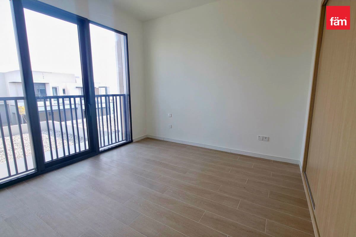 4 bedroom townhouse in Jebel Ali Village Townhouses Phase 1, photograph 10 of 20