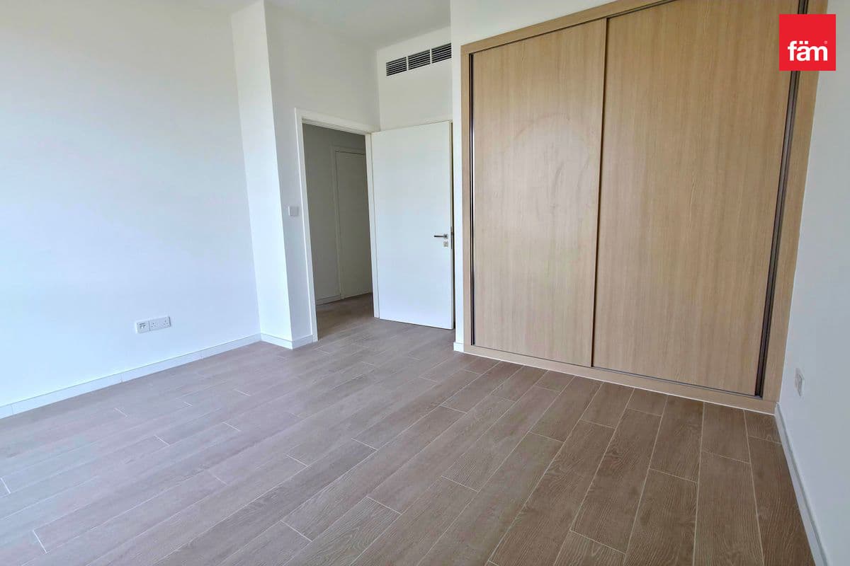 4 bedroom townhouse in Jebel Ali Village Townhouses Phase 1, photograph 9 of 20