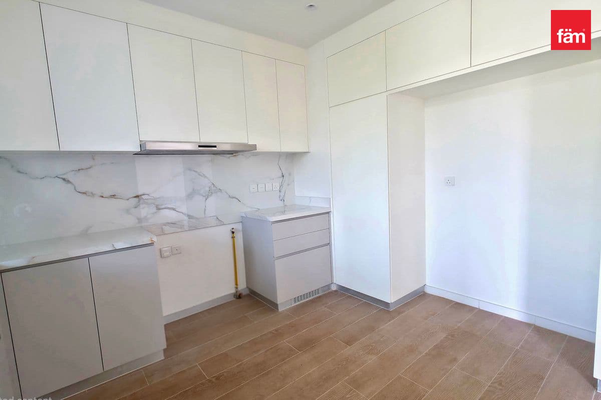 4 bedroom townhouse in Jebel Ali Village Townhouses Phase 1, photograph 3 of 20