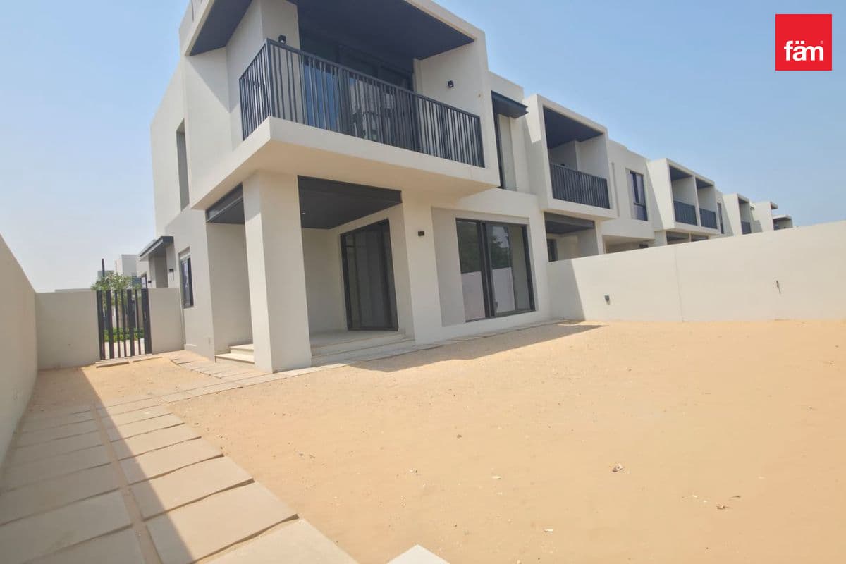 4 bedroom townhouse in Jebel Ali Village Townhouses Phase 1, photograph 1 of 20