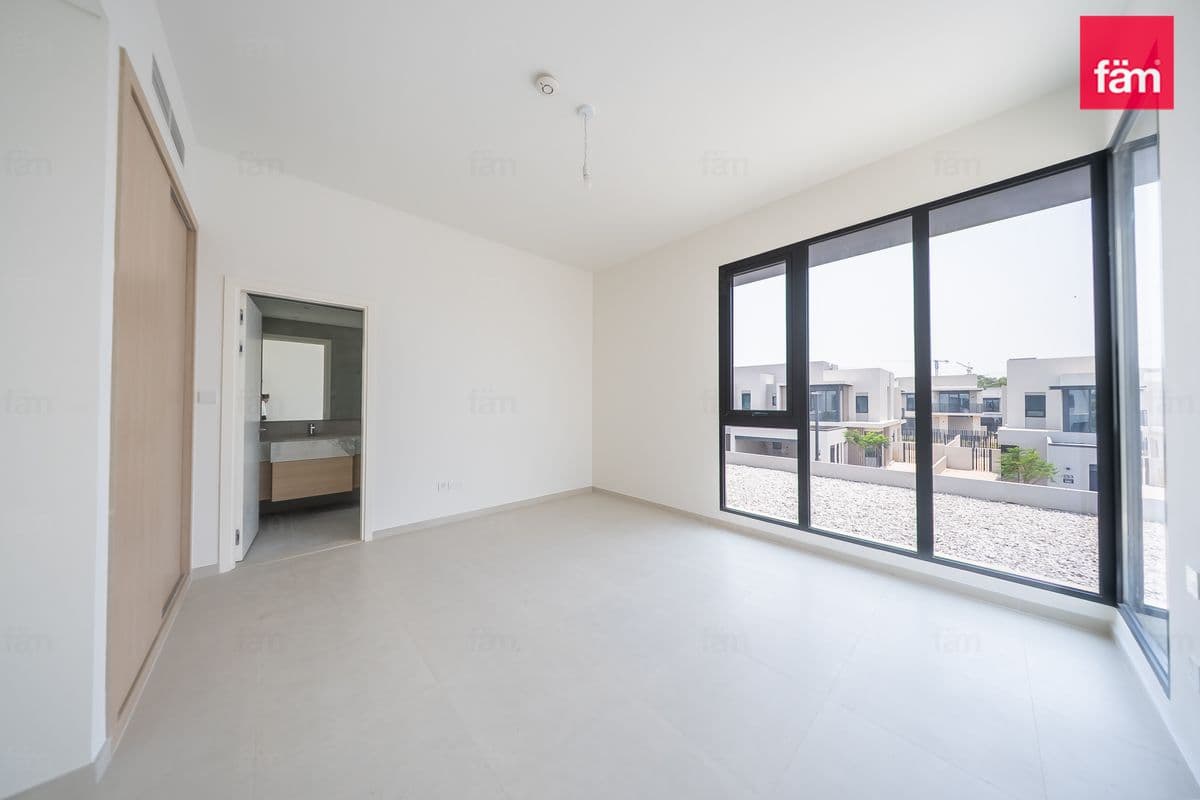 4 bedroom townhouse in Jebel Ali Village Townhouses Phase 1, photograph 11 of 20