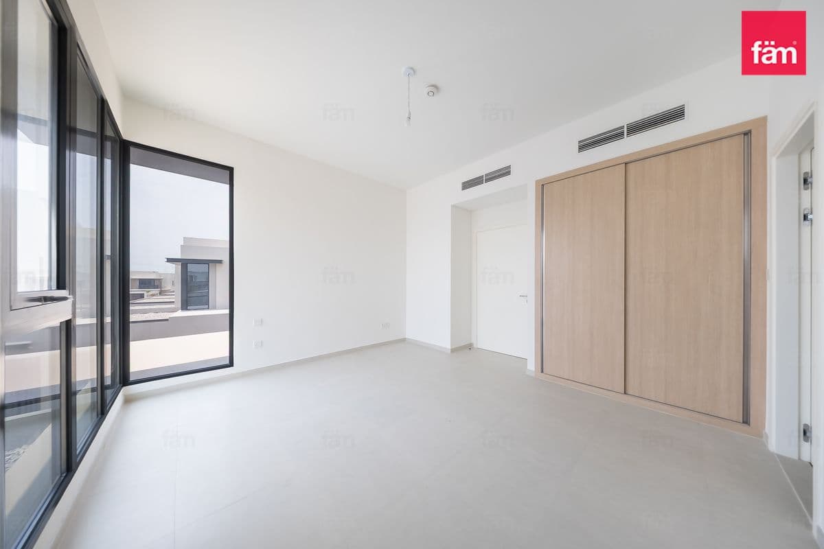4 bedroom townhouse in Jebel Ali Village Townhouses Phase 1, photograph 12 of 20