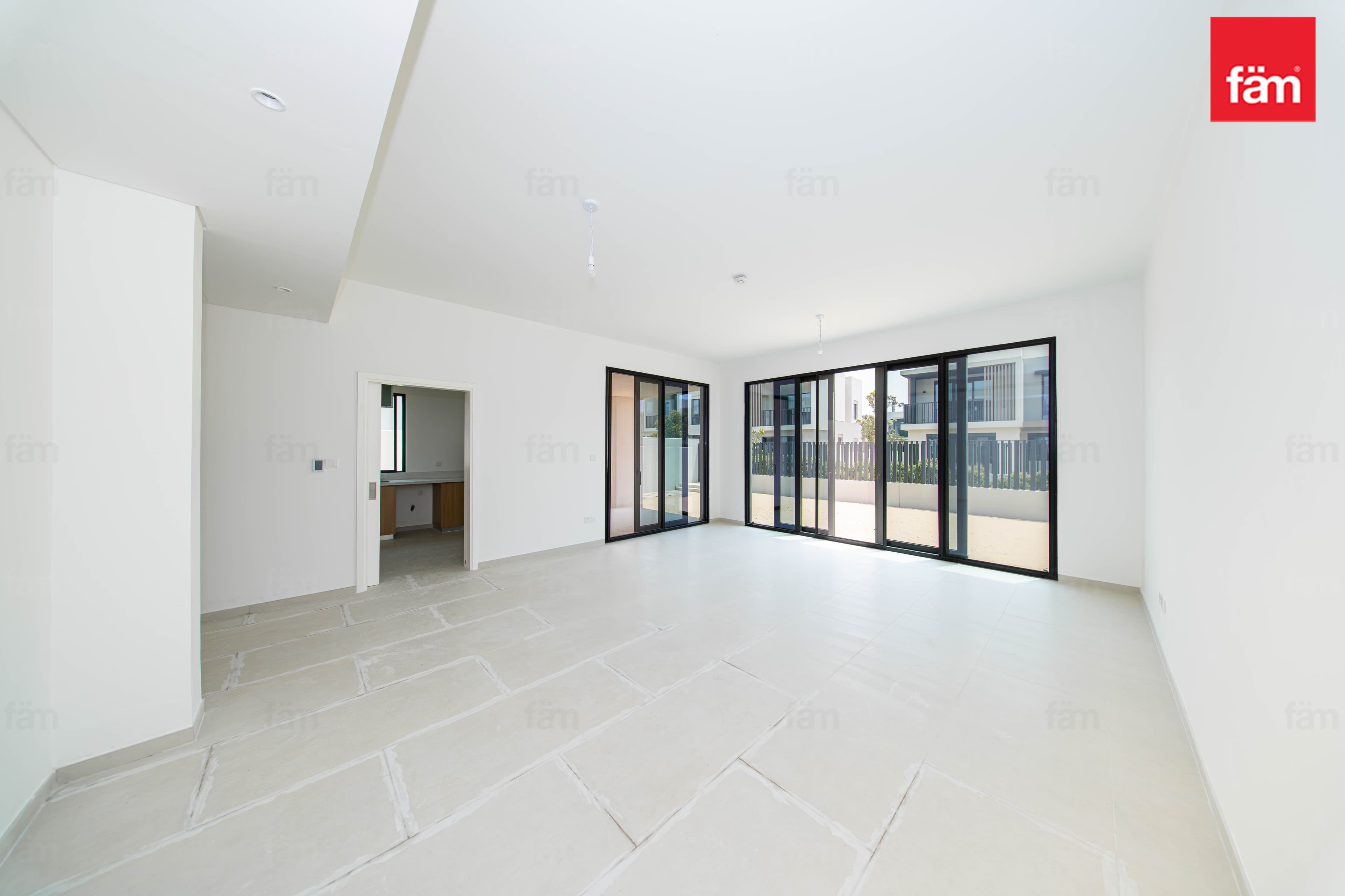 4 bedroom townhouse in Jebel Ali Village Townhouses - Phase 3, photograph 5 of 15