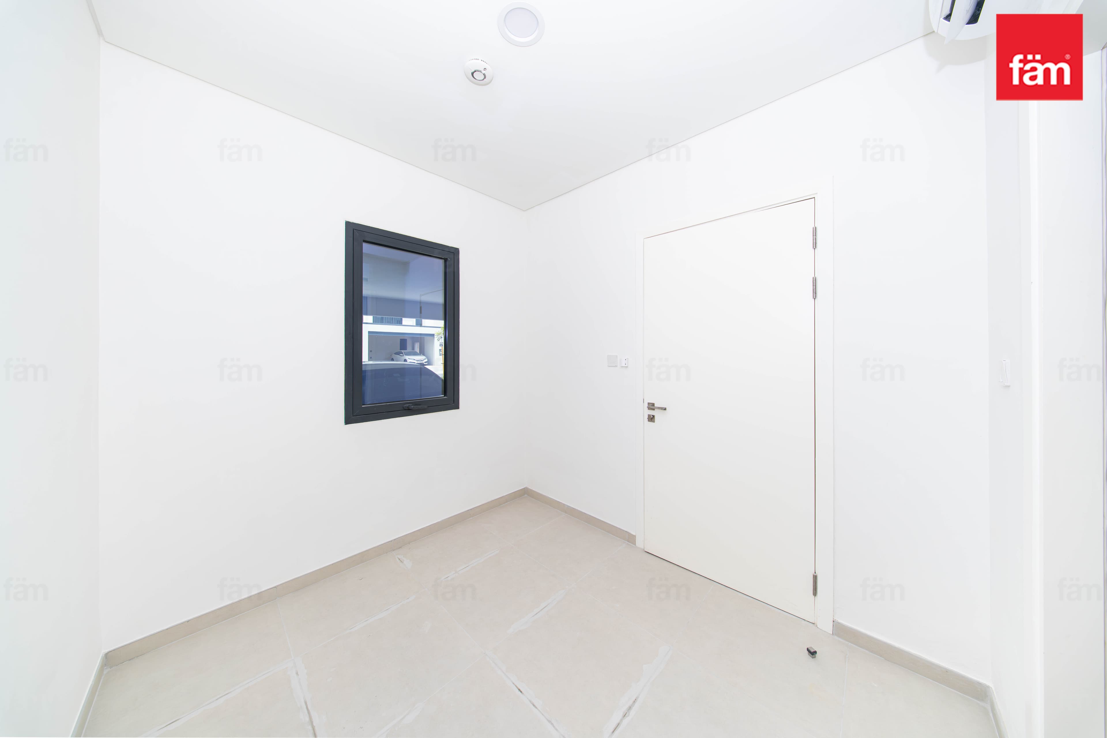 4 bedroom townhouse in Jebel Ali Village Townhouses - Phase 3, photograph 2 of 15