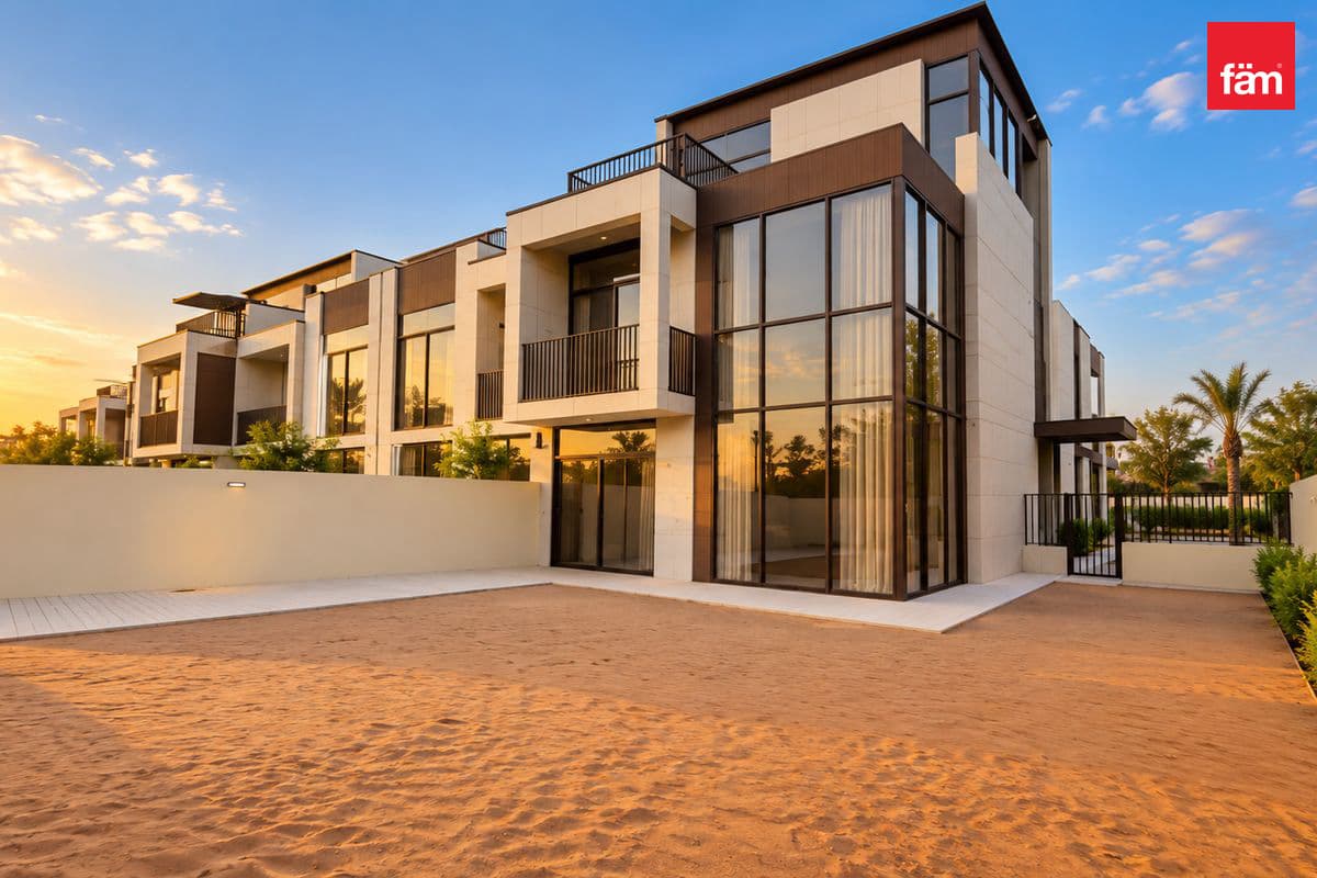4 bedroom townhouse in Mudon Al Ranim 8, photograph 1 of 15