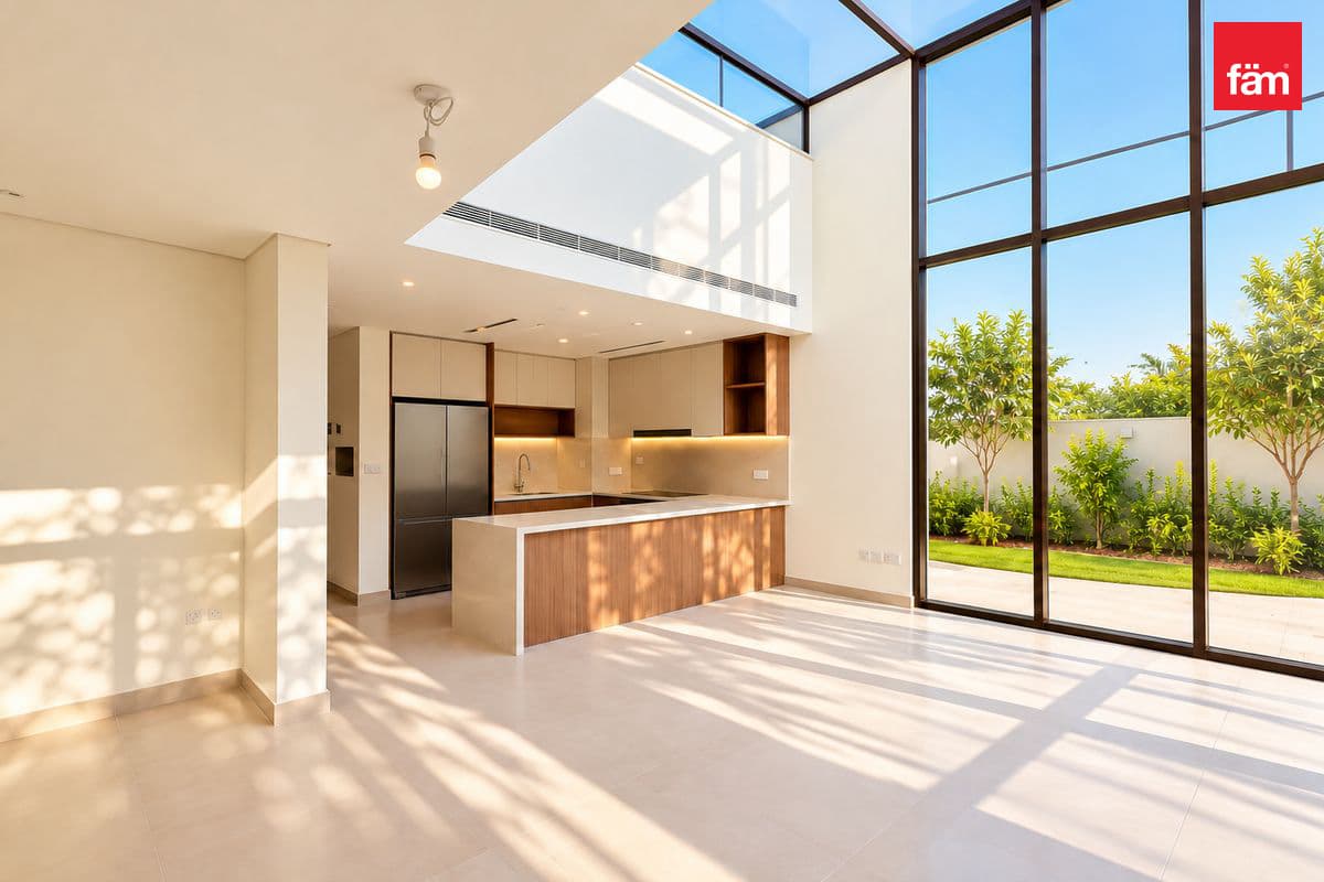 4 bedroom townhouse in Mudon Al Ranim 8, photograph 2 of 15