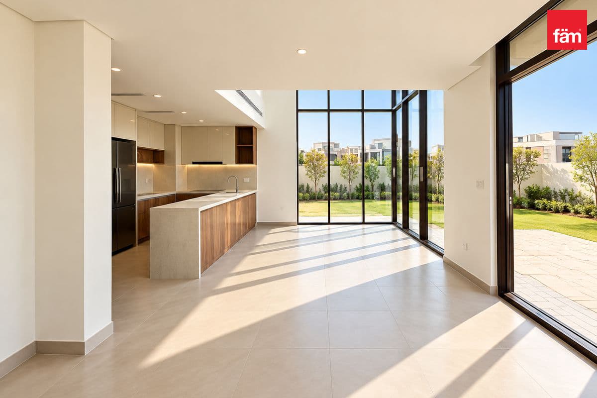 4 bedroom townhouse in Mudon Al Ranim 8, photograph 3 of 15