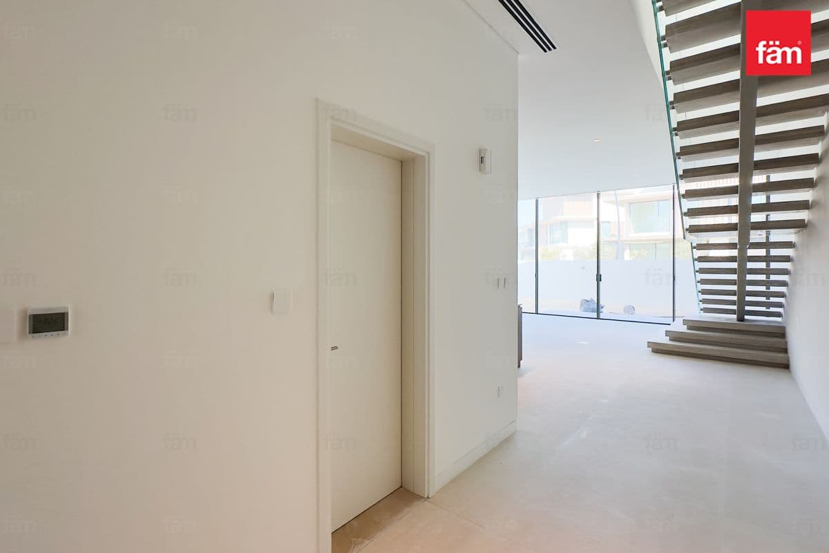 3 bedroom townhouse in Nad Al Sheba Gardens Phase 2, photograph 2 of 20