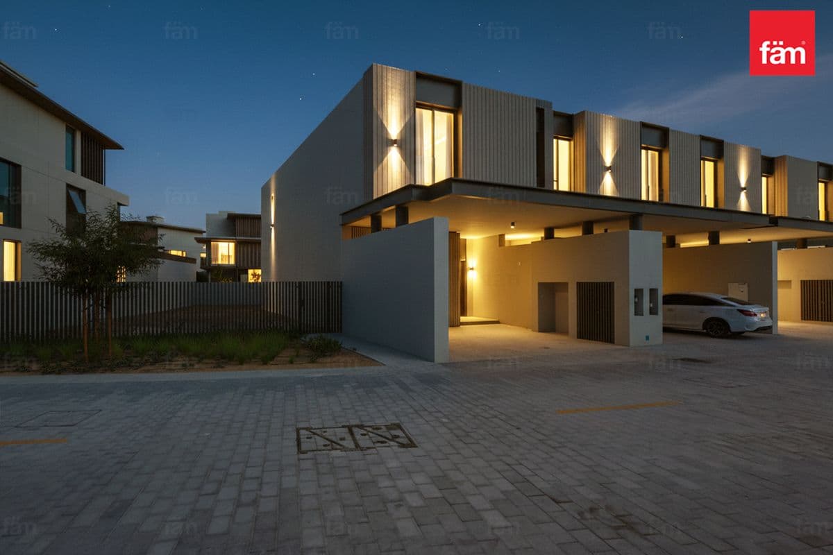 3 bedroom townhouse in Nad Al Sheba Gardens Phase 3, photograph 2 of 20