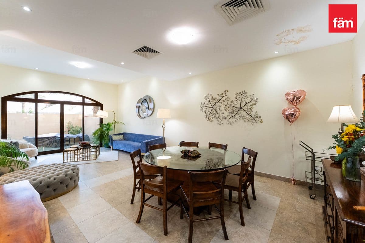 4 bedroom townhouse in Naseem, photograph 4 of 20