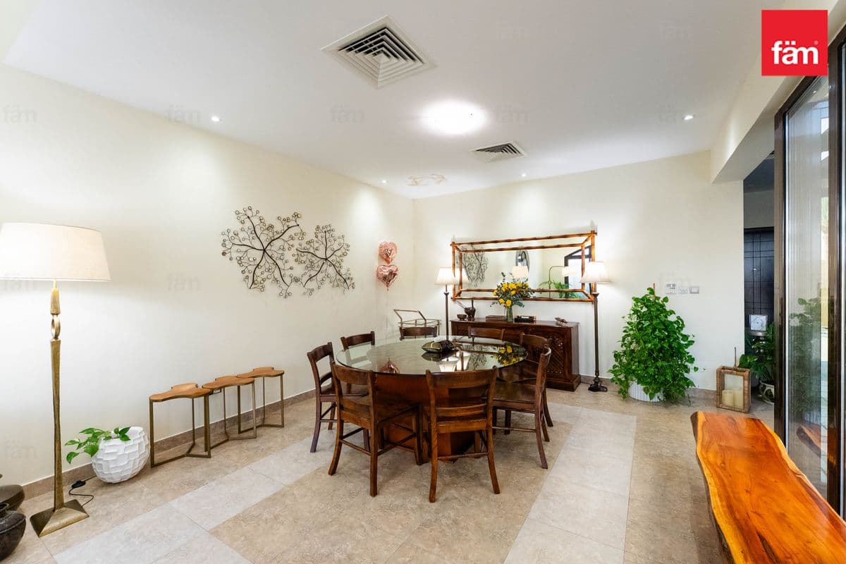 4 bedroom townhouse in Naseem, photograph 1 of 20