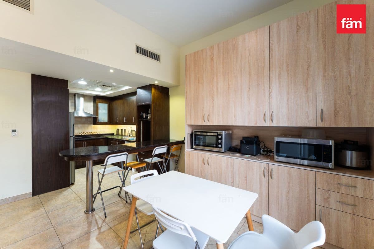 4 bedroom townhouse in Naseem, photograph 3 of 20