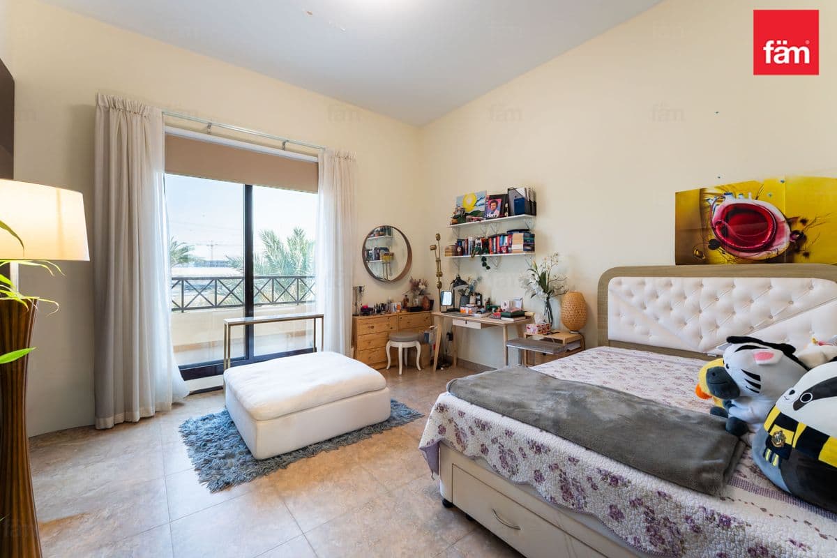 4 bedroom townhouse in Naseem, photograph 2 of 20
