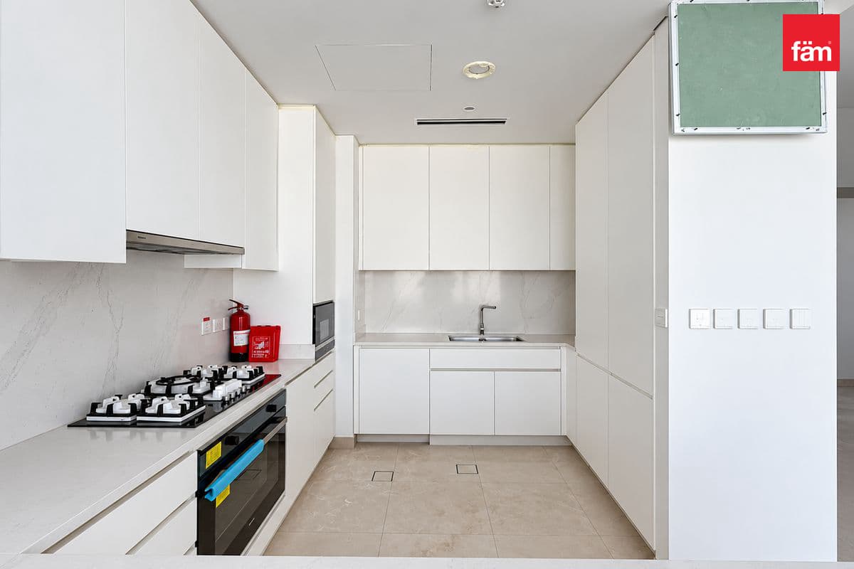 4 bedroom townhouse in Opal Gardens, photograph 6 of 20