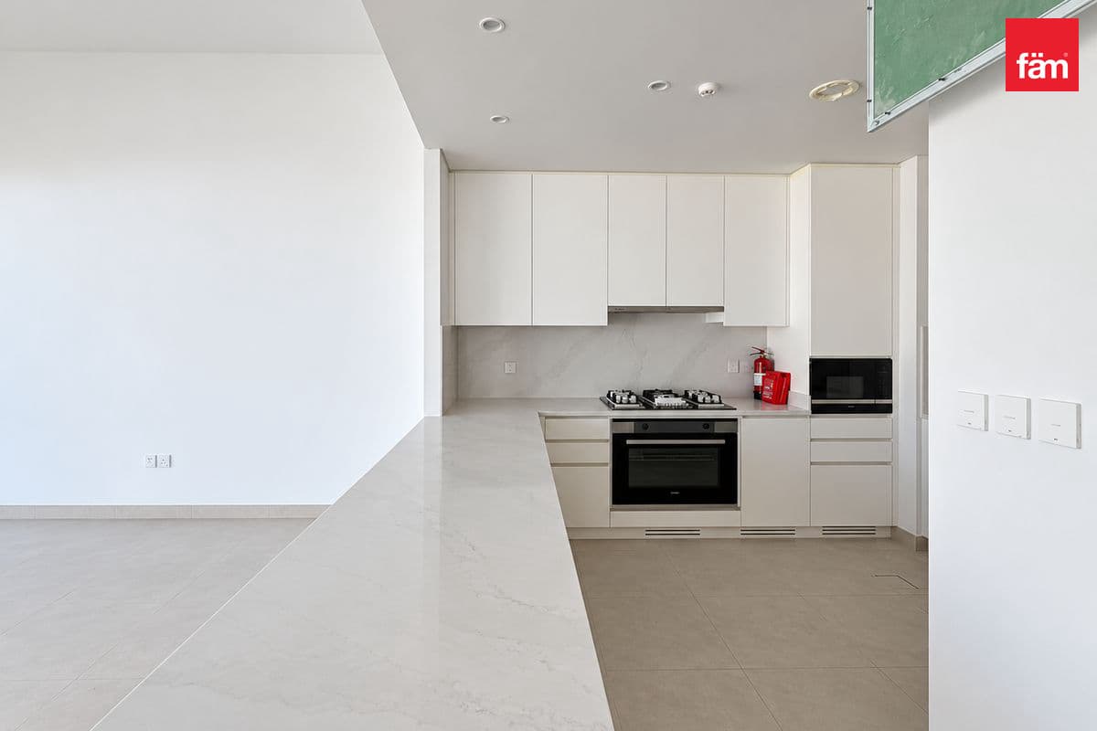 4 bedroom townhouse in Opal Gardens, photograph 5 of 20