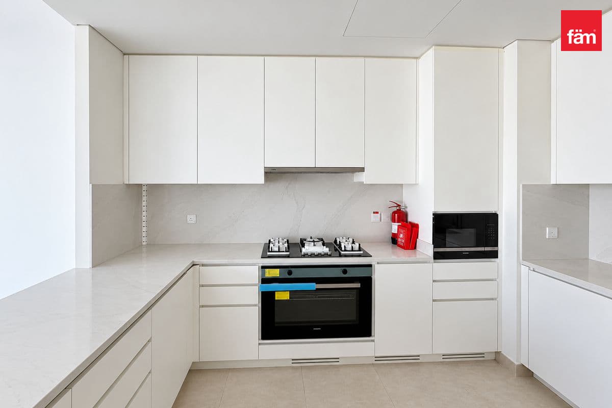 4 bedroom townhouse in Opal Gardens, photograph 4 of 20