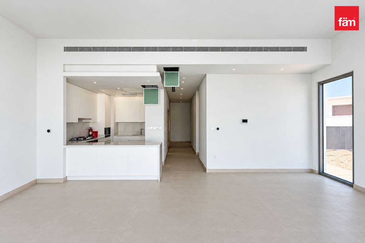 4 bedroom townhouse in Opal Gardens, photograph 3 of 20