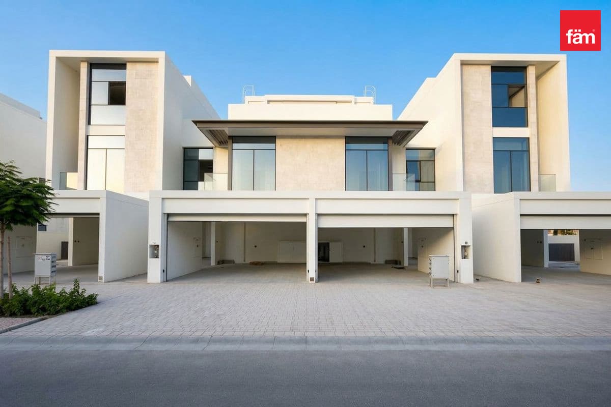 4 bedroom townhouse in Opal Gardens, photograph 1 of 20