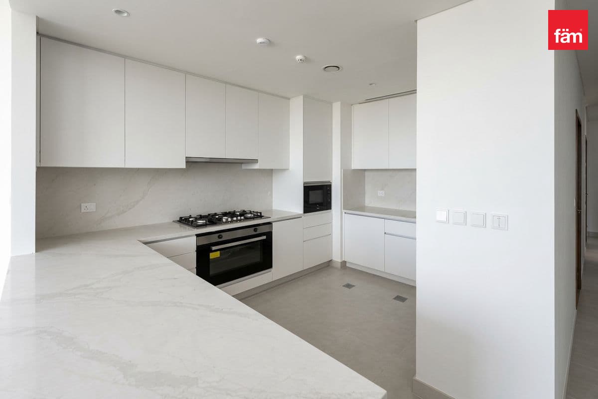 4 bedroom townhouse in Opal Gardens, photograph 5 of 20