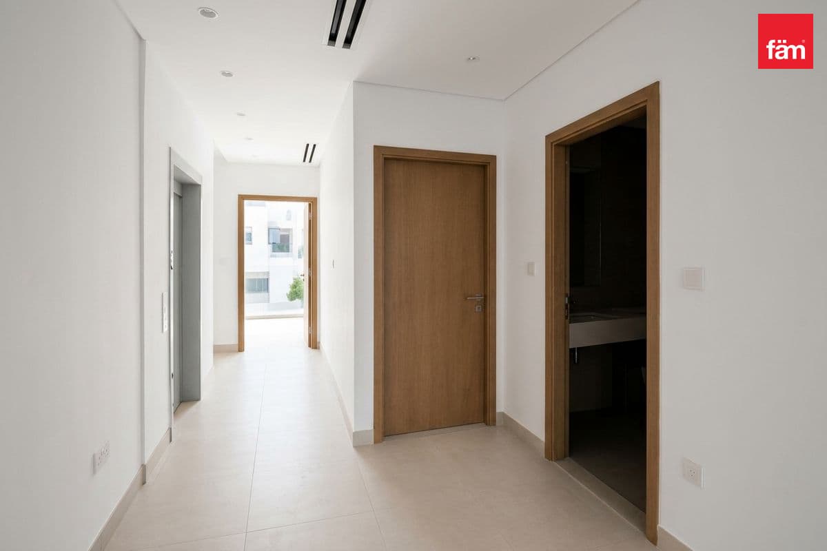 4 bedroom townhouse in Opal Gardens, photograph 9 of 20