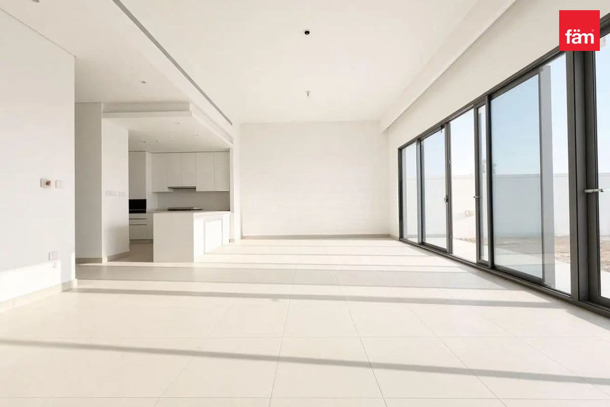 4 bedroom townhouse in Opal Gardens, photograph 3 of 20
