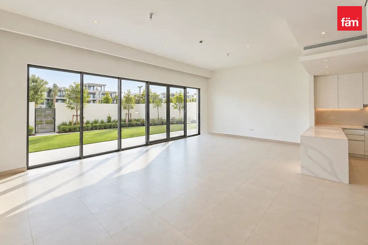 4 bedroom townhouse in Opal Gardens, photograph 3 of 20